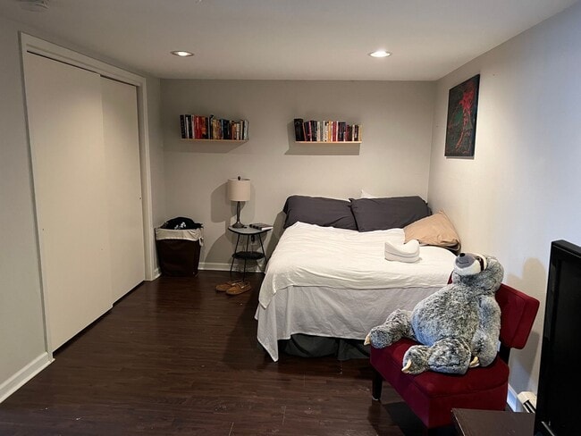 Building Photo - Must see studio near Sloans Lake!
