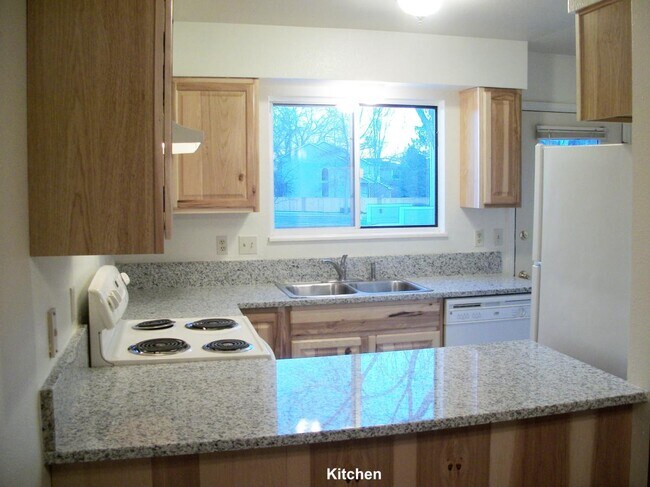 Kitchen granite counters large pantry - 4255 Westshore Way