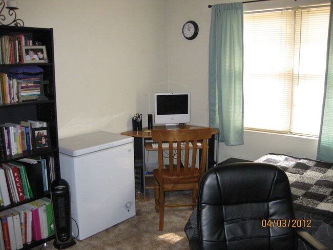 Building Photo - 1424 Beechwood Terrace