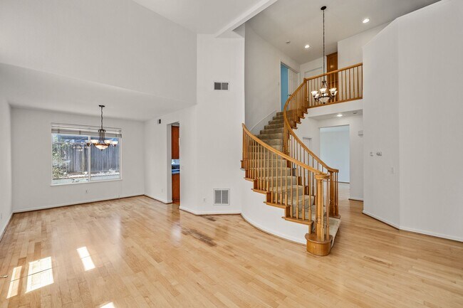 Foto del edificio - Welcome to your dream home in SSF!