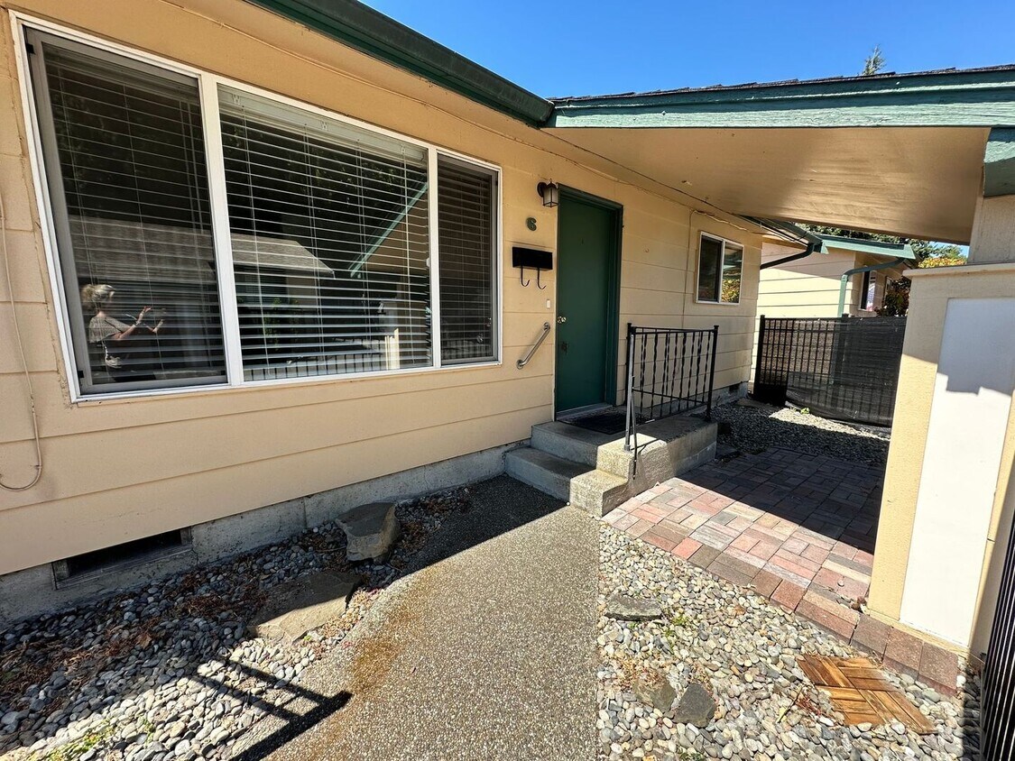 Primary Photo - upgraded 2 bedroom 1 bath condo in downtow...