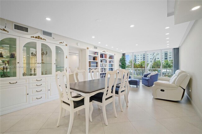 Foto del edificio - 9341 Collins Ave