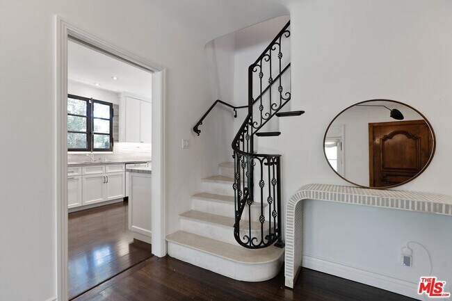 Building Photo - 343 S Bundy Dr