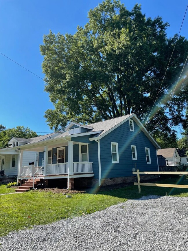 Building Photo - Beautifully Remodeled 4-Bedroom Home in th...