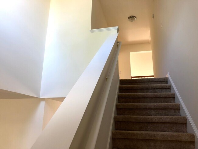 Foto del edificio - 3 bed 2.5 bath Spacious Home in Azalea Lakes