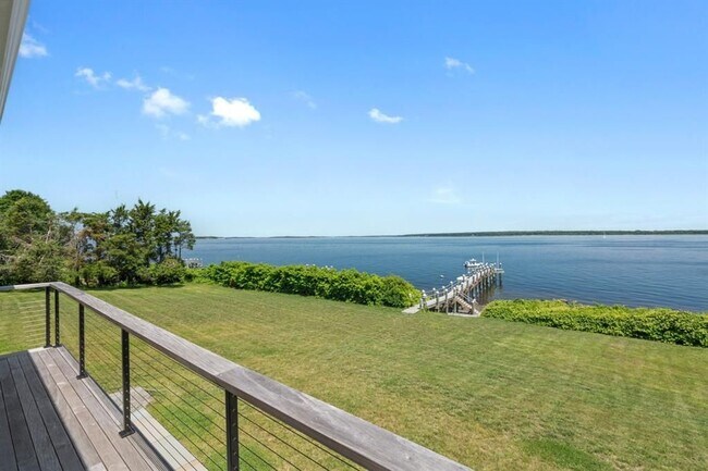 Foto del edificio - 1058 E Shore Rd