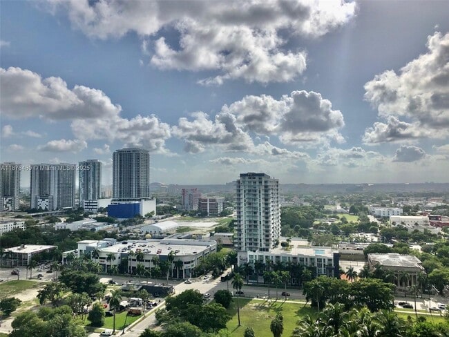 Building Photo - 1800 N Bayshore Dr