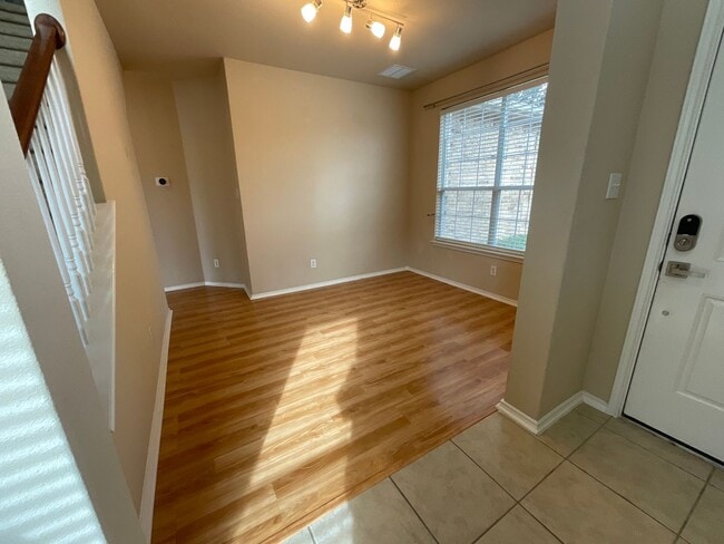 Building Photo - 3 Bedroom  2.5 Bath Home Near Alamo Ranch!