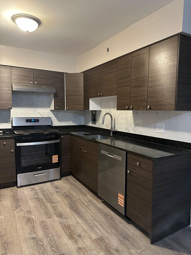 Building Photo - 419 W Stevens Dr