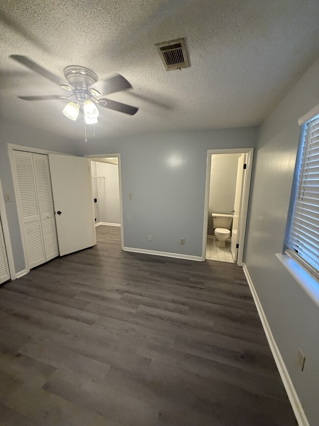 Foto del edificio - 131 Stonehedge Drive