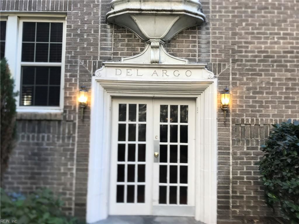 Building Photo - 940 Gates Ave
