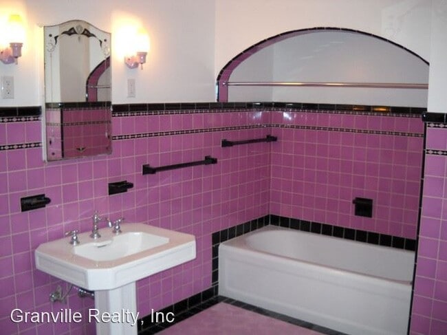 Building Photo - 3 br, 3 bath House - 2436 N. Van Ness