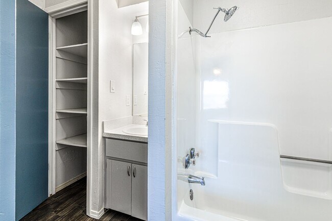 Foto del edificio - 2902 NW 45th Pl