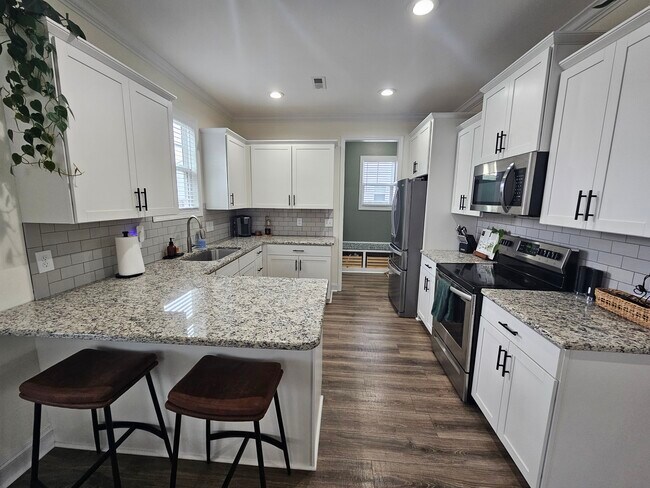 Building Photo - 2123 Blue Bonnet Cir