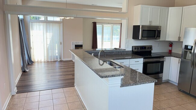 Foto del edificio - Nice Three-bedroom Two Car Garage corner lot