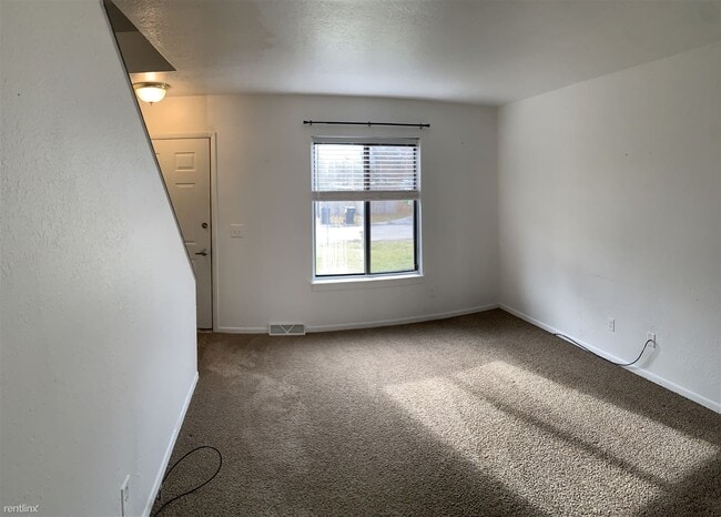 Building Photo - 2 br, 1 bath Townhome - 117 Peony St SW