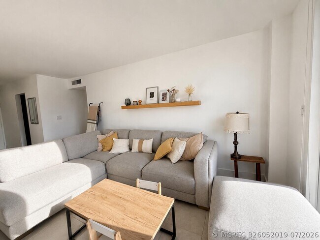Foto del edificio - 2801 NE 183rd St