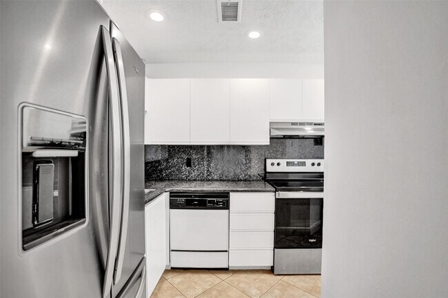 Foto del edificio - 1415 Miami Rd