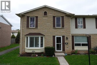 Building Photo - 5475 Lakeshore Rd.