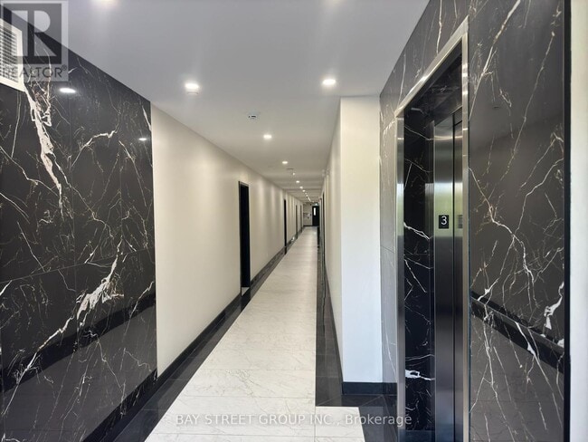 Photo du bâtiment - 755-755 Grand Marais Rd E