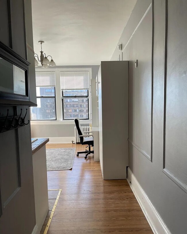 Entry - 1324 Locust St