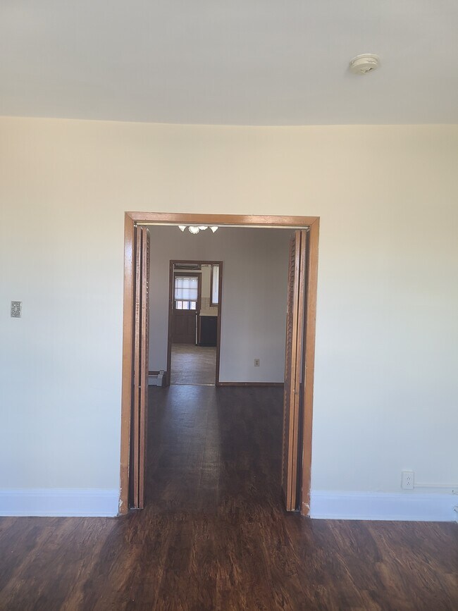 Bright natural light MBR - 312 Avenue C