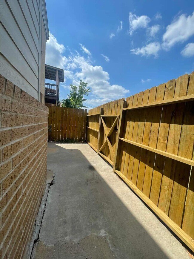 Foto del edificio - 103 Sherwood Dr