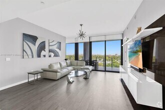 Building Photo - 2831 S Bayshore Dr