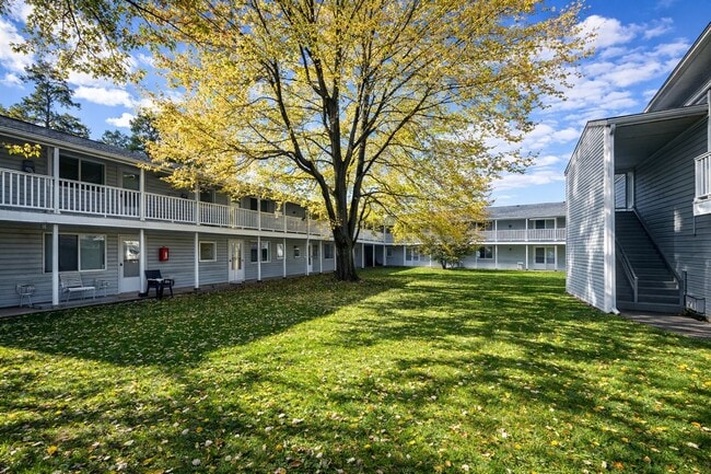 Building Photo - Cozy and comfortable apartments on Massillon Road!