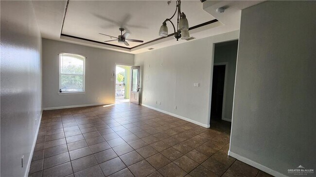 Building Photo - 801 E Daffodil Ave