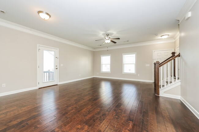 Building Photo - 2239 Dale View Dr