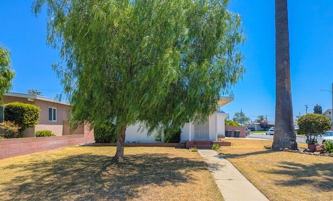 Building Photo - Cozy 3 Bedroom in Artesia!