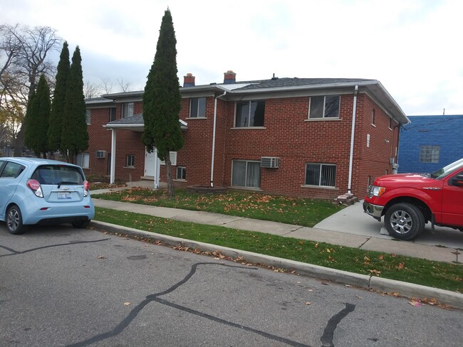Building Photo - 806 Ford Ave