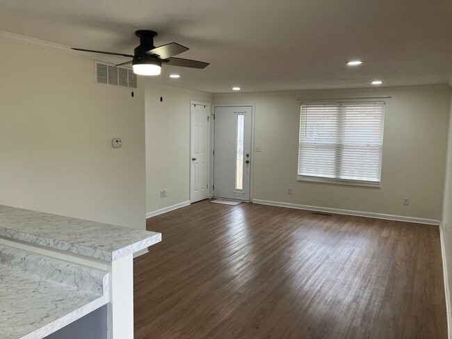 Foto del edificio - 7948 Thistlewood Ct