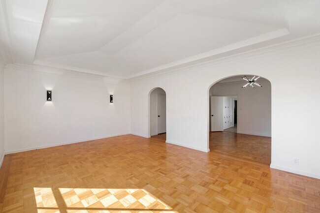 Building Photo - 232 Mallorca Way
