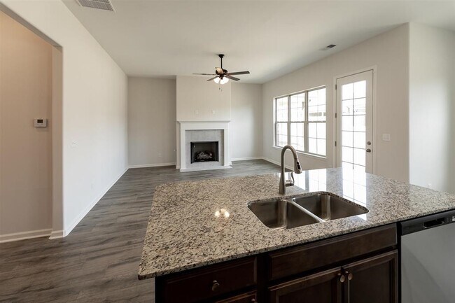 Building Photo - 125 Dogwood Springs Dr