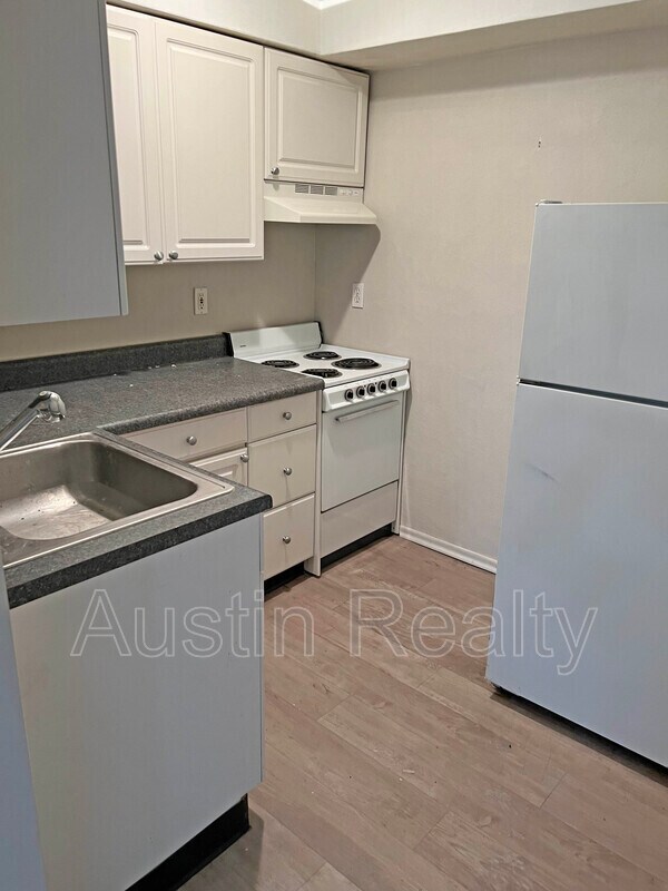 Building Photo - 2727 Hampton Ave