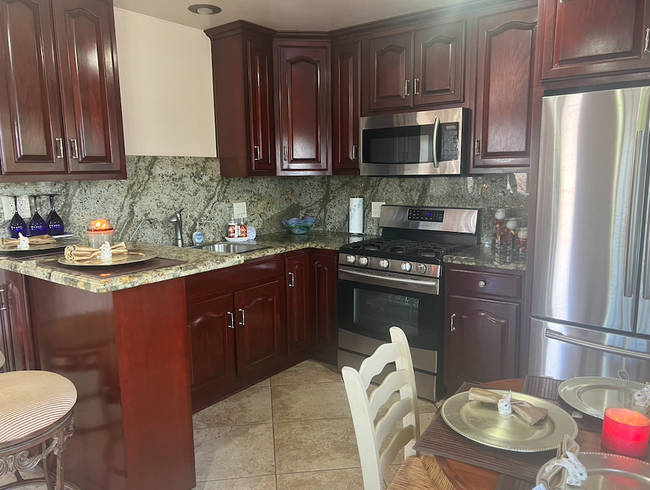 Kitchen - 4454 Orchard St