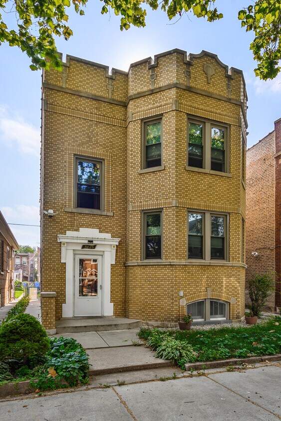Foto principal - 5823 N Rockwell St