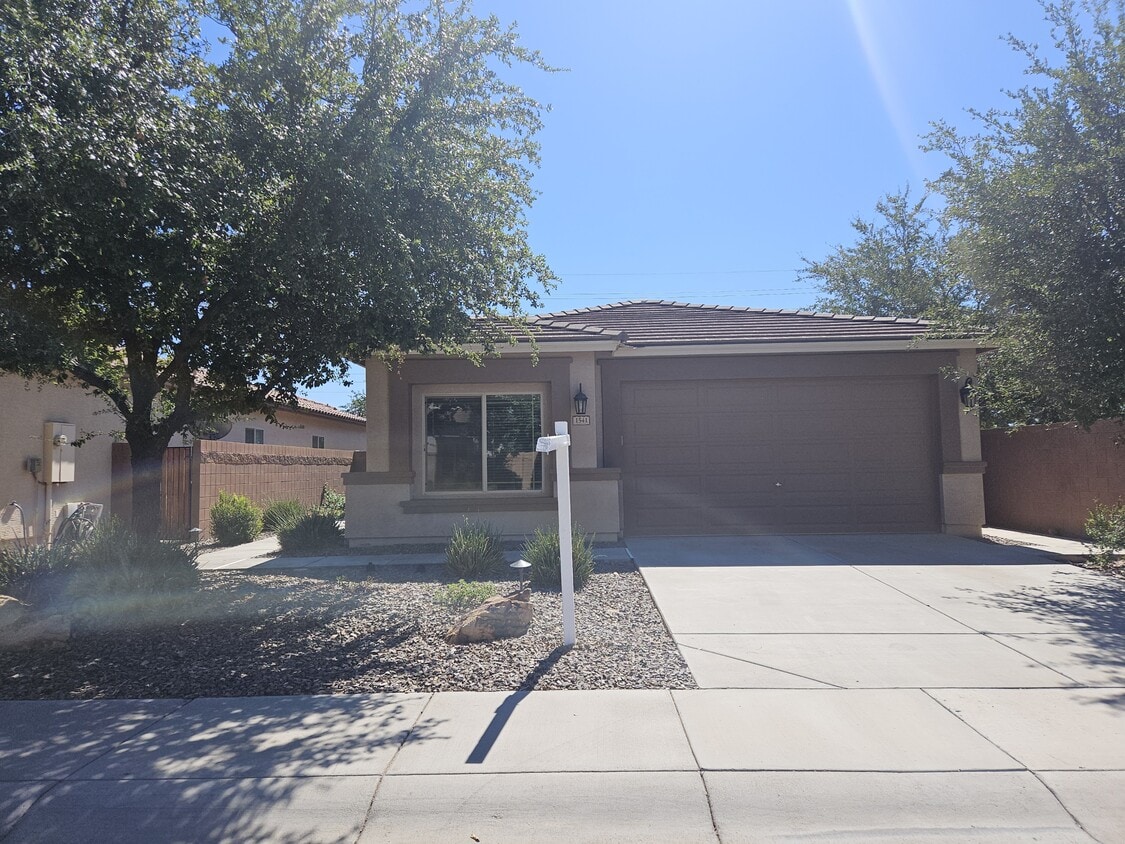 Foto principal - 1541 W Crape Rd