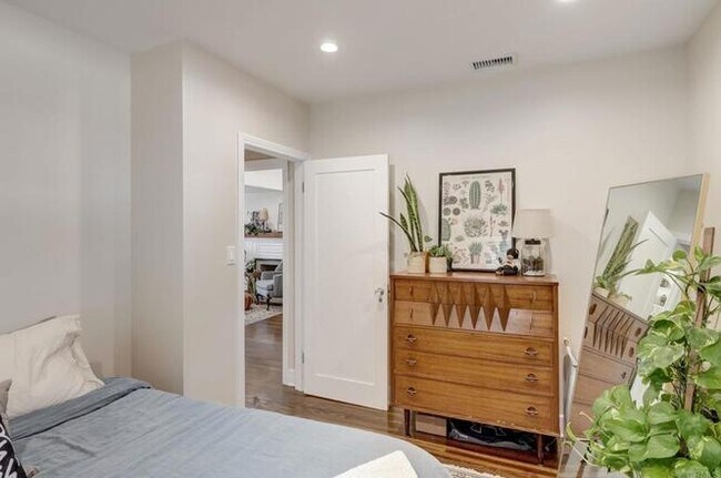 Foto del edificio - 2129 Dwight St