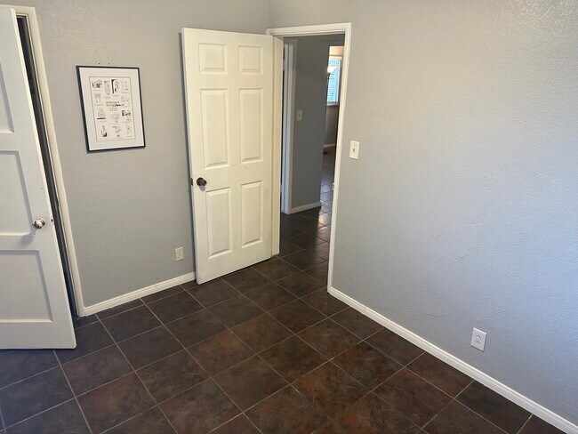 Foto del edificio - 1592 W Persimmon St