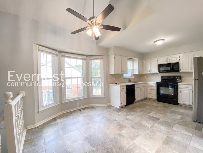 Foto del edificio - 1104 E Pineview St