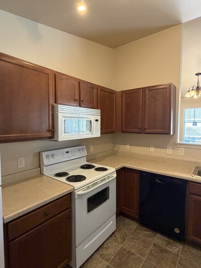 Building Photo - Woodland Estates