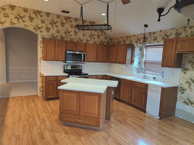 Foto del edificio - 9909 Belfort Dr