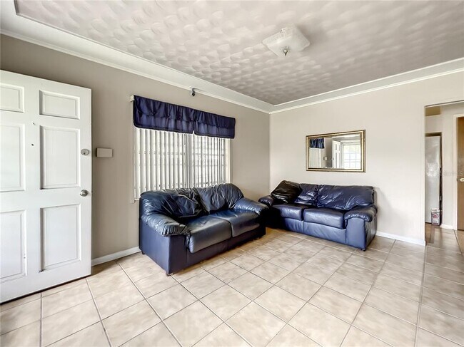 Foto del edificio - 2711 W Heiter St