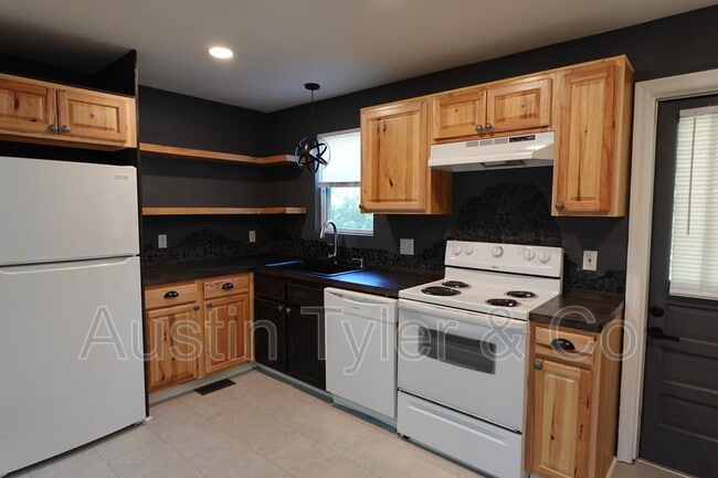 Building Photo - 4261 Kelson Ave