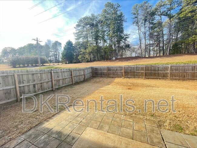 Foto del edificio - 2355 Mayfair Dr