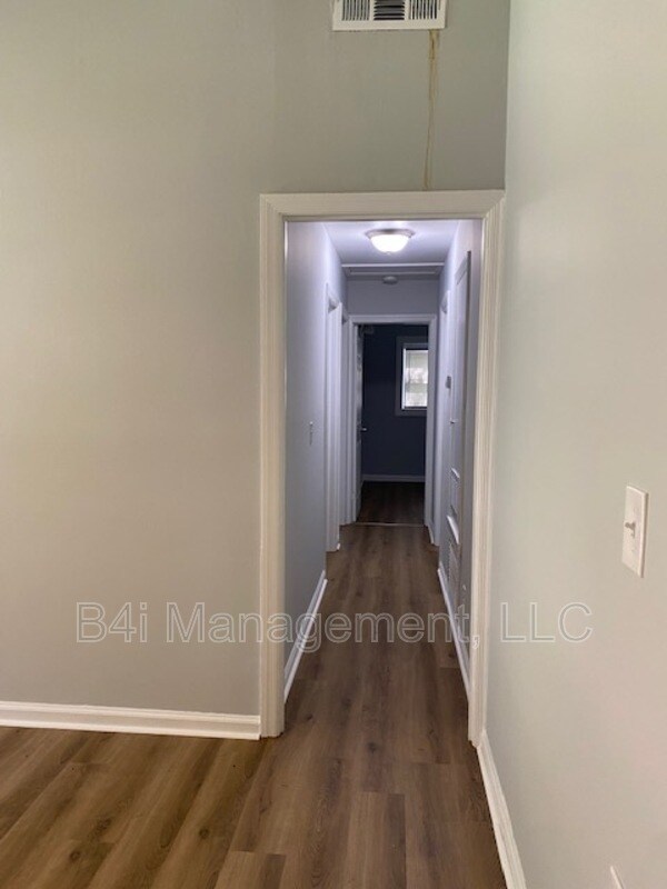 Building Photo - 255 Robert E Lee Dr