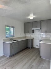 Building Photo - 1540 W 51st Pl